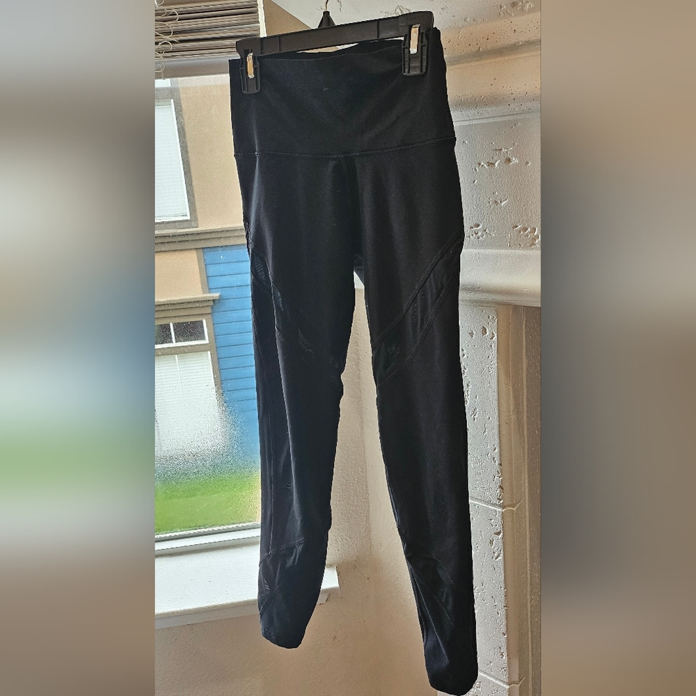 Series Chill Play Move Leggings - Small -$5